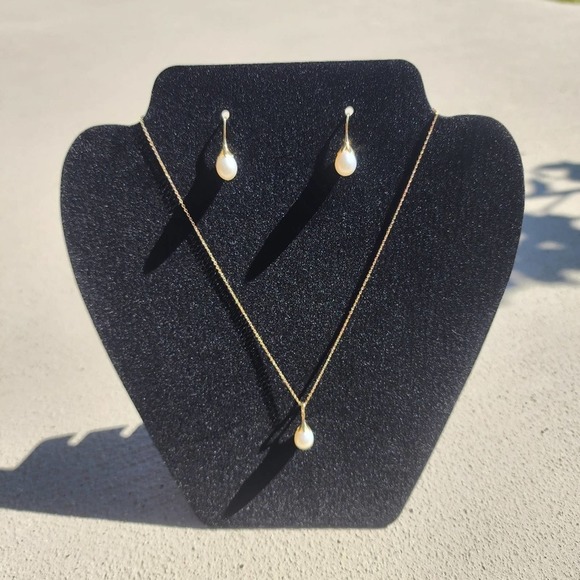 14K Yellow Gold Elegant Pearl Necklace and Earrings Jewelry Set with box - Picture 2 of 5